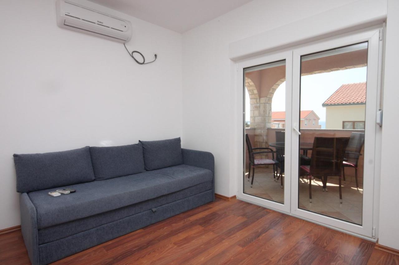 Apartments By The Sea Mandre, Pag - 6507 Kolan Exterior photo